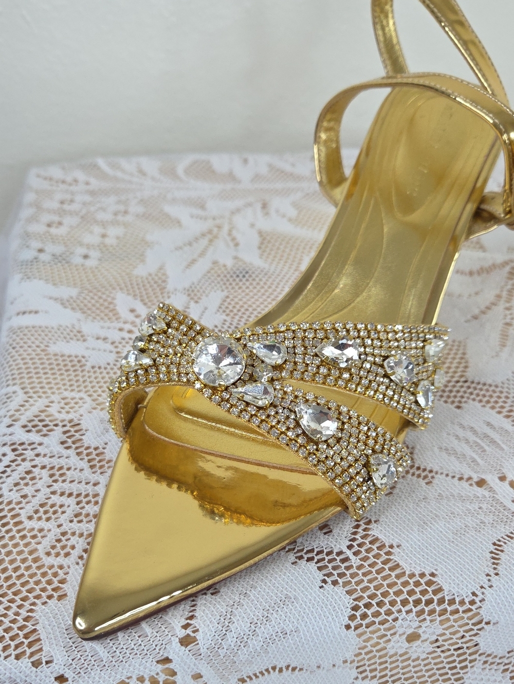AZALEA WANG ZIVA Gold Crystal Embellished Strap Sandal Heels Sz 8 NWT